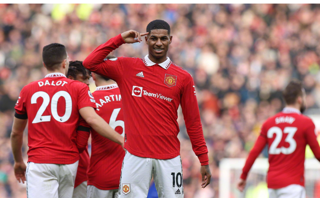 特在防守端 特在防守端